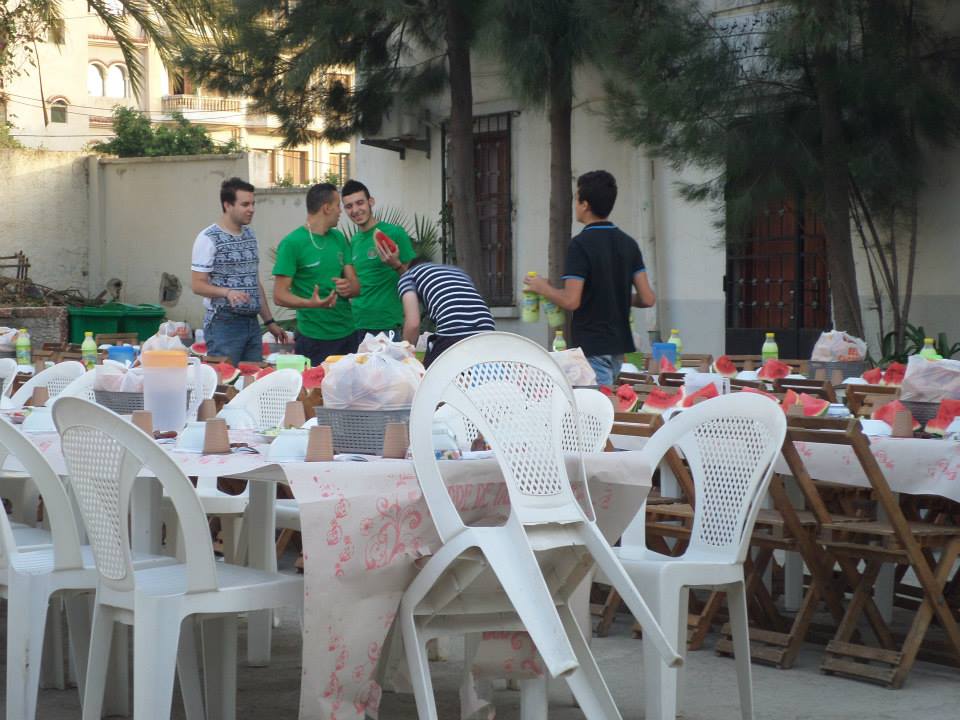 صورة سواعد فوج آمال قاوش الشراقة  في مائدة الرحمان رمضان 2015