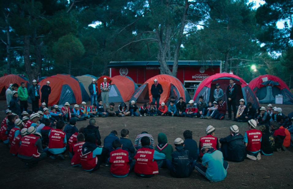 صورة الكشّافة الأهلية السورية تُشارك الأتراك مخيم مئوية “جناق قلعة”