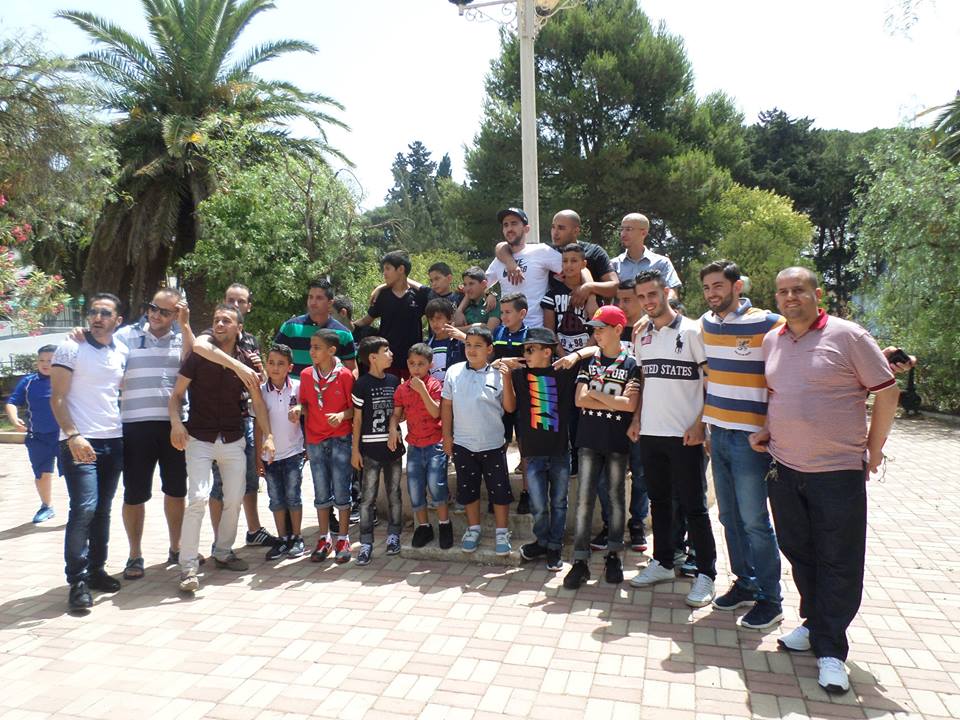 صورة ادخال الفرحة والسرور الى قلوب كل من يشعر بالألم والحسرة و الظلم